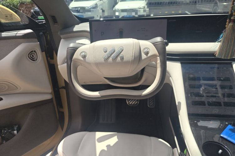 Used IM LS7 2023 90 kWh Elite Rear-Drive Version Steering Wheel