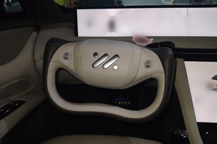 Used IM LS7 2023 90 kWh Elite Rear-Drive Version Steering Wheel