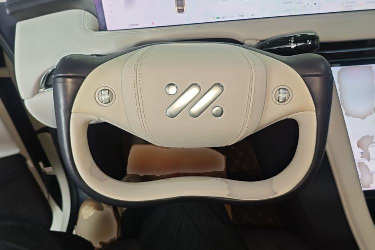 Used IM LS7 2023 100kWh Lux All-Wheel-Drive Version Steering Wheel