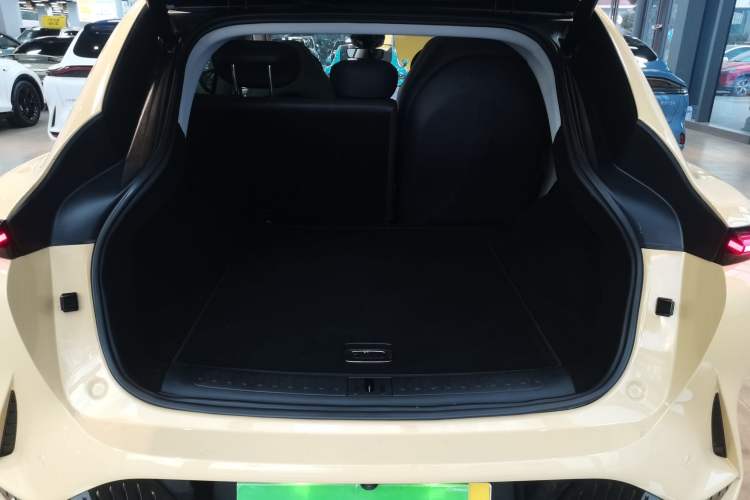 Used IM LS7 2023 90 kWh Elite Rear-Drive Version Trunk