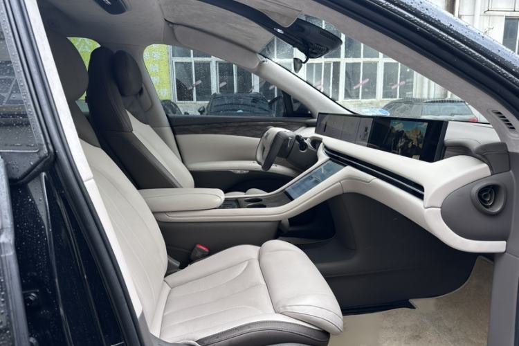Used IM LS7 2024 90 kWh Max Elite Rear-Drive Version Interior 2