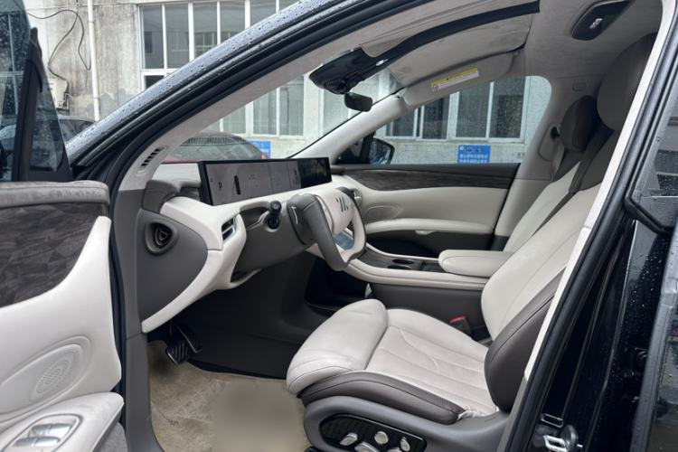 Used IM LS7 2024 90 kWh Max Elite Rear-Drive Version Interior 3