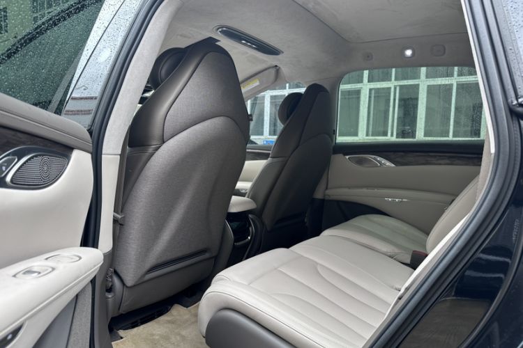 Used IM LS7 2024 90 kWh Max Elite Rear-Drive Version Interior 4