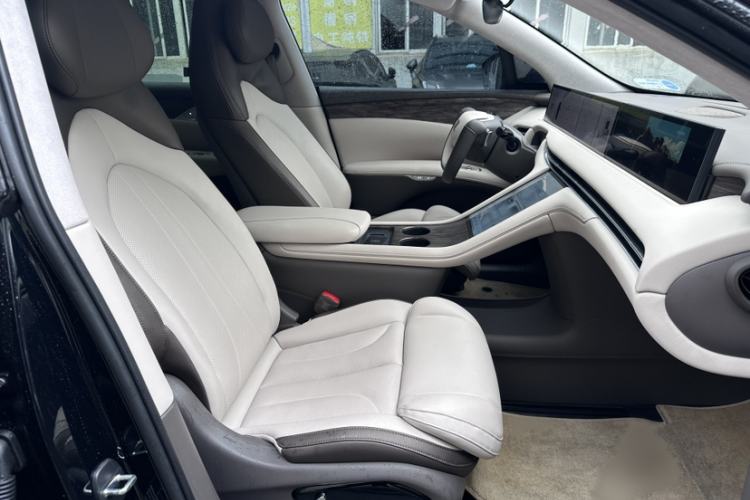 Used IM LS7 2024 90 kWh Max Elite Rear-Drive Version Right Front Seat