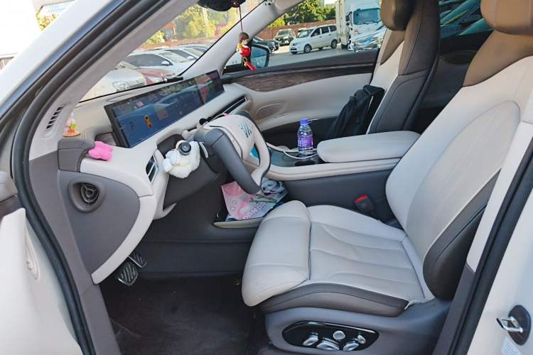 Used IM LS7 2024 90 kWh Max Elite Rear-Drive Version Left Front Seat