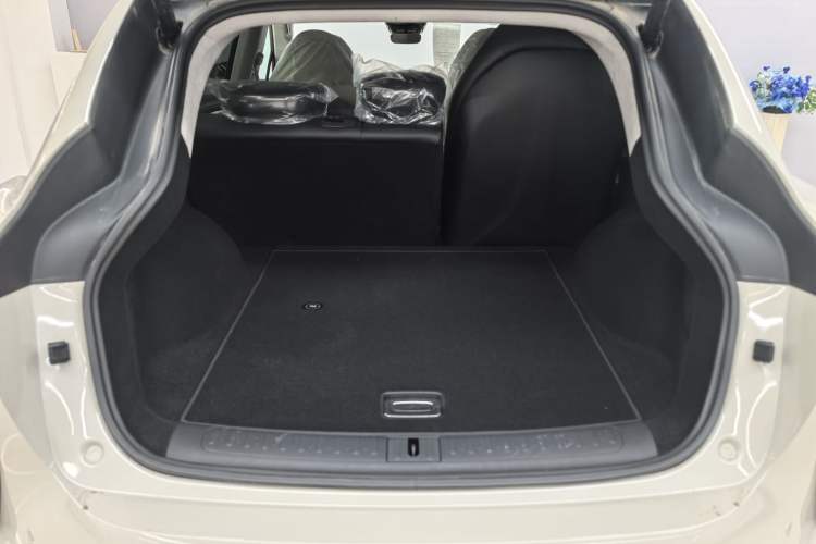 Used IM LS7 2024 90 kWh Max Elite Rear-Drive Version Interior 3