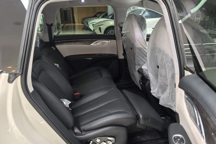 Used IM LS7 2024 90 kWh Max Elite Rear-Drive Version Interior 6