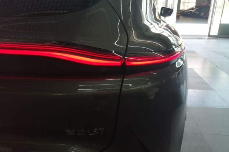 Used IM LS7 2024 90 kWh Max Elite Rear-Drive Version Exterior 3