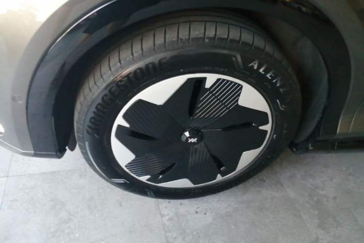 Used IM LS7 2024 90 kWh Max Elite Rear-Drive Version Exterior 4