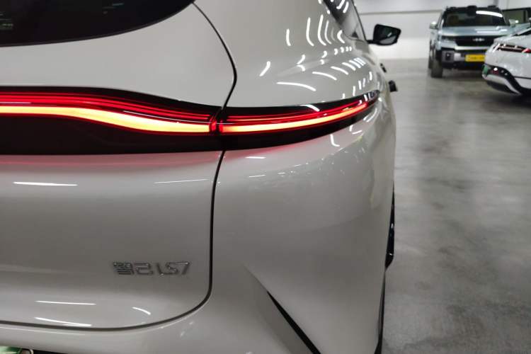 Used IM LS7 2024 90 kWh Max Elite Rear-Drive Version Exterior 6