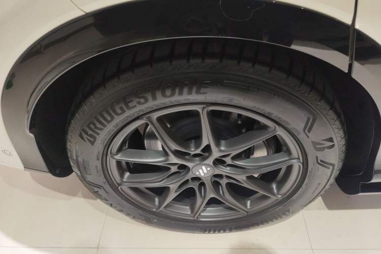 Used IM LS7 2024 90 kWh Max Elite Rear-Drive Version Exterior 8