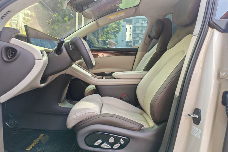 Used IM LS7 2024 90 kWh Max Elite Rear-Drive Version Interior 1