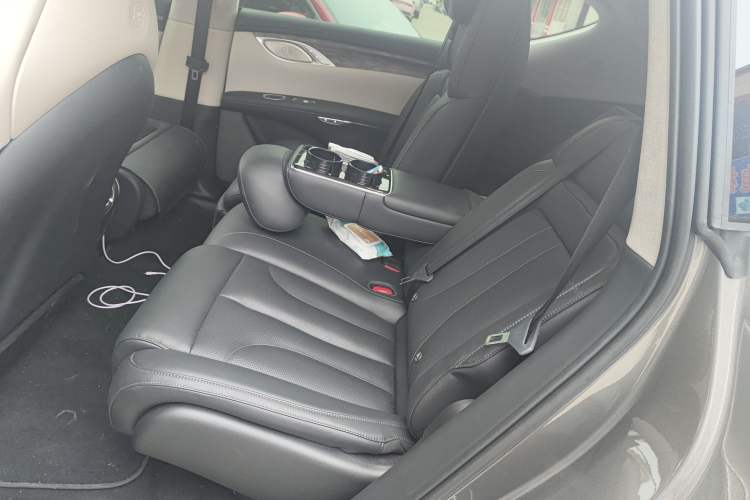 Used IM LS7 2024 90 kWh Max Elite Rear-Drive Version Interior 3