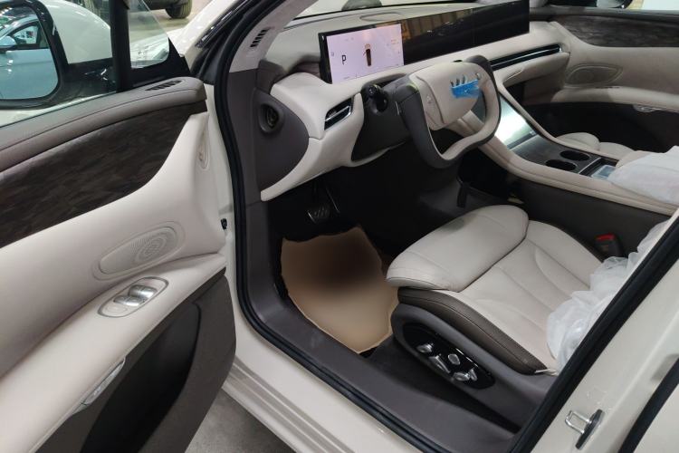 Used IM LS7 2024 90 kWh Max Elite Rear-Drive Version Interior 3