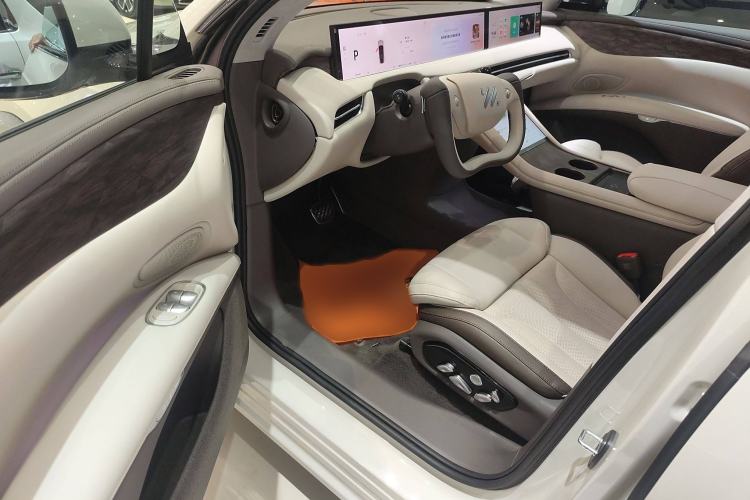 Used IM LS7 2024 90 kWh Max Elite Rear-Drive Version Interior 3