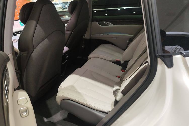 Used IM LS7 2024 90 kWh Max Elite Rear-Drive Version Interior 4