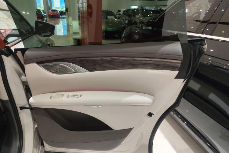 Used IM LS7 2024 90 kWh Max Elite Rear-Drive Version Interior 6
