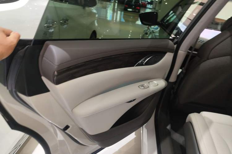 Used IM LS7 2024 90 kWh Max Elite Rear-Drive Version Interior 8