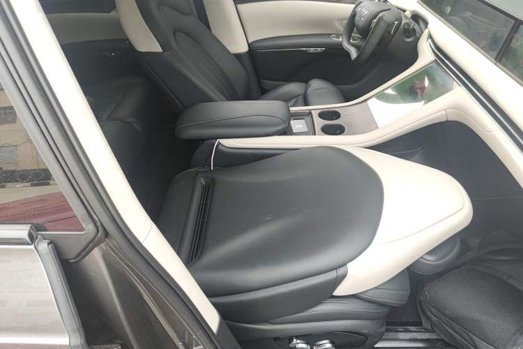 Used IM LS7 2024 90 kWh Max Elite Rear-Drive Version Right Front Seat