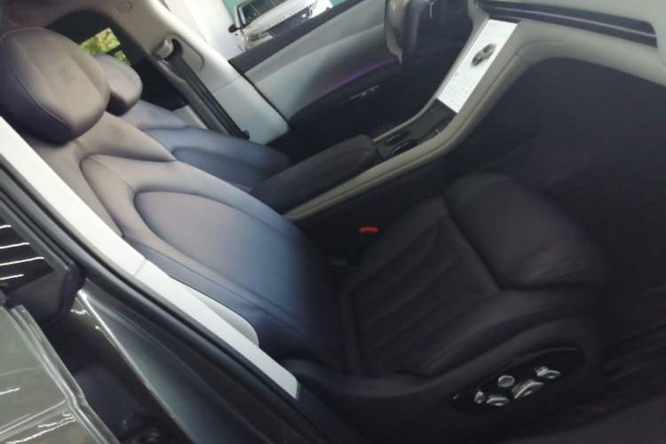 Used IM LS7 2024 90 kWh Max Elite Rear-Drive Version Right Front Seat