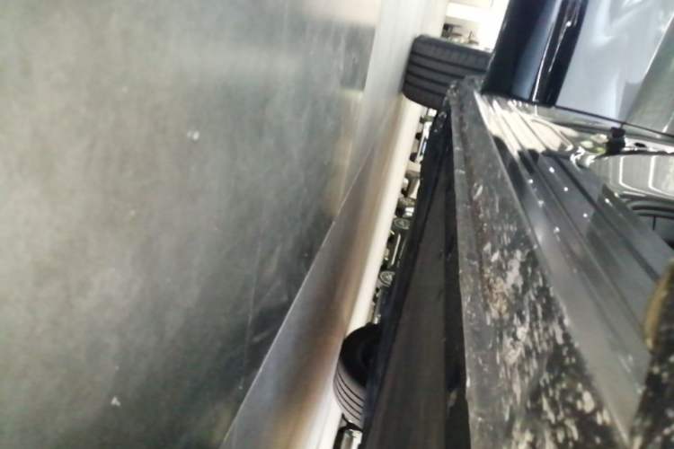 Used IM LS7 2024 90 kWh Max Elite Rear-Drive Version Right Side Sill