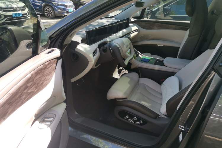 Used IM LS7 2024 100kWh Max Lux Rear-Drive Version Driver Seat