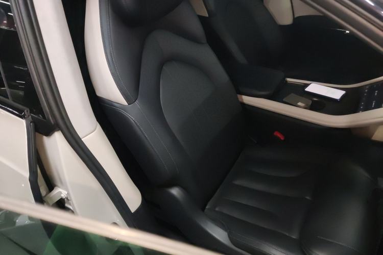 Used IM LS7 2024 90 kWh Max Elite Rear-Drive Version Right Front Seat
