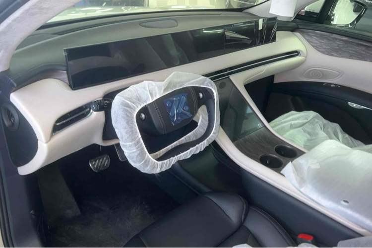 Used IM LS7 2024 90 kWh Max Elite Rear-Drive Version Interior 1