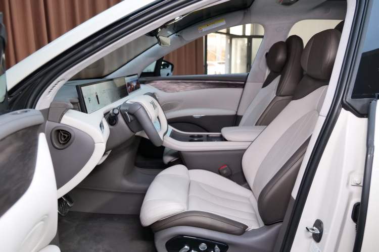 Used IM LS7 2024 90 kWh Max Elite Rear-Drive Version Interior 1