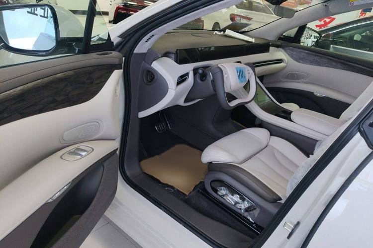 Used IM LS7 2024 90 kWh Max Elite Rear-Drive Version Interior 2