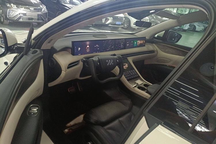 Used IM LS7 2024 90 kWh Max Elite Rear-Drive Version Interior 3