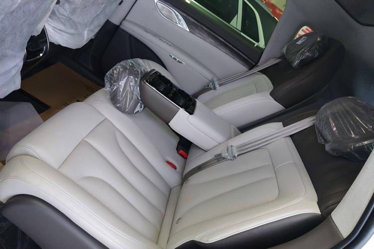Used IM LS7 2024 90 kWh Max Elite Rear-Drive Version Interior 3