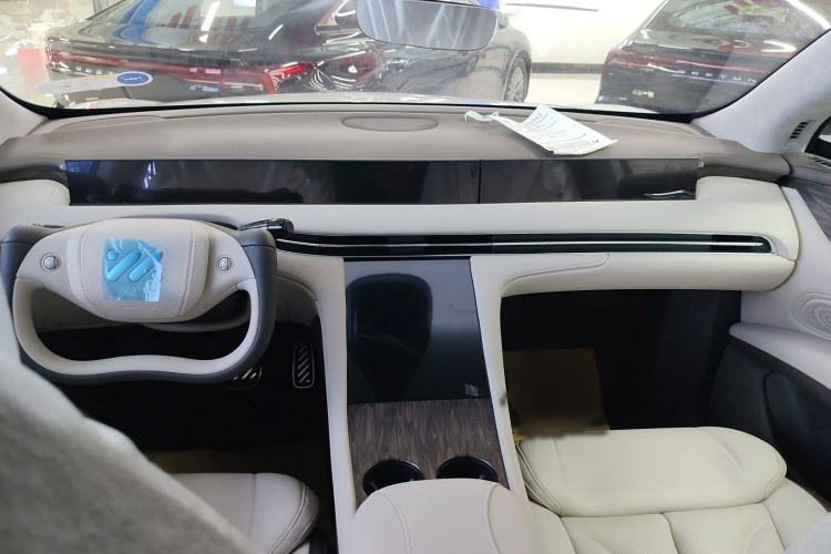 Used IM LS7 2024 90 kWh Max Elite Rear-Drive Version Interior 4