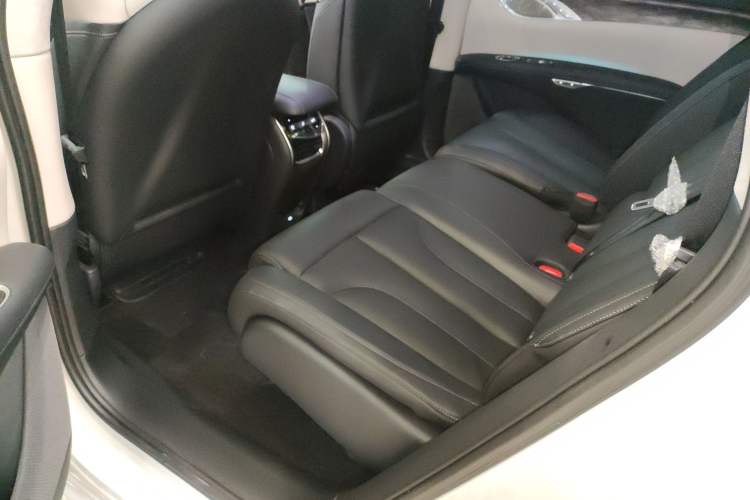 Used IM LS7 2024 90 kWh Max Elite Rear-Drive Version Interior 4