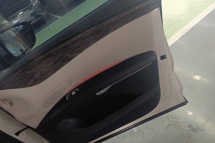 Used IM LS7 2024 90 kWh Max Elite Rear-Drive Version Interior 5