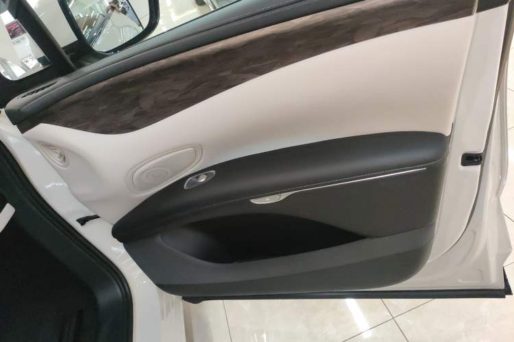 Used IM LS7 2024 90 kWh Max Elite Rear-Drive Version Interior 5