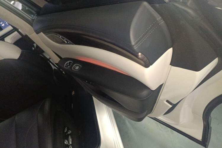 Used IM LS7 2024 90 kWh Max Elite Rear-Drive Version Interior 6
