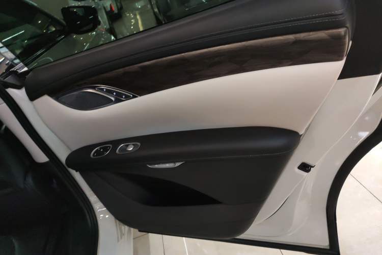 Used IM LS7 2024 90 kWh Max Elite Rear-Drive Version Interior 6