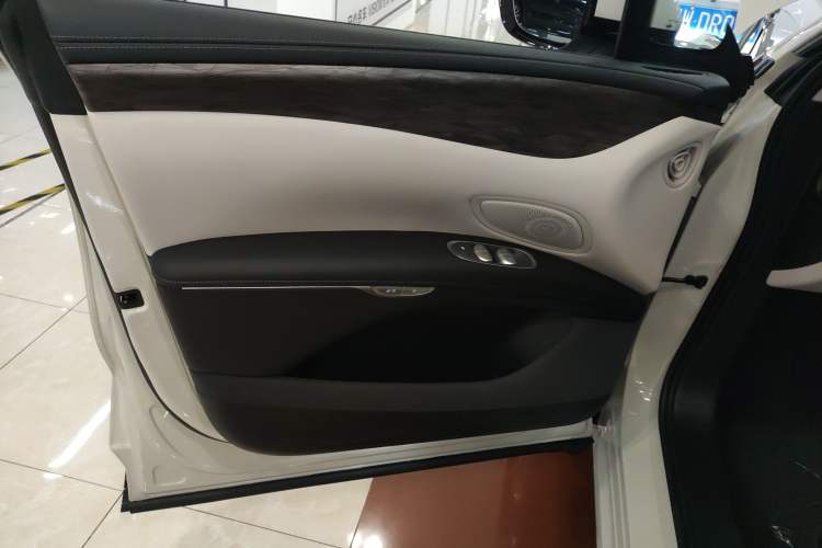 Used IM LS7 2024 90 kWh Max Elite Rear-Drive Version Interior 7