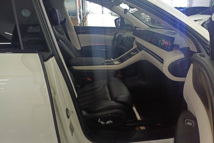 Used IM LS7 2024 90 kWh Max Elite Rear-Drive Version Right Front Seat