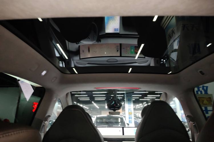 Used IM LS7 2024 90 kWh Max Elite Rear-Drive Version Headliner