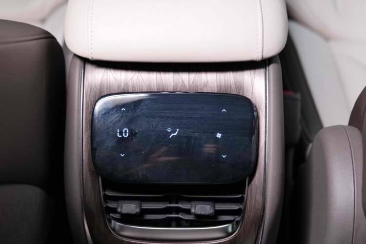 Used IM LS7 2024 90 kWh Max Elite Rear-Drive Version Interior 11