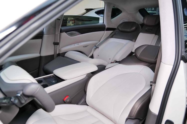 Used IM LS7 2024 90 kWh Max Elite Rear-Drive Version Interior 14