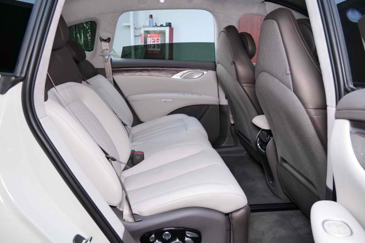 Used IM LS7 2024 90 kWh Max Elite Rear-Drive Version Interior 6