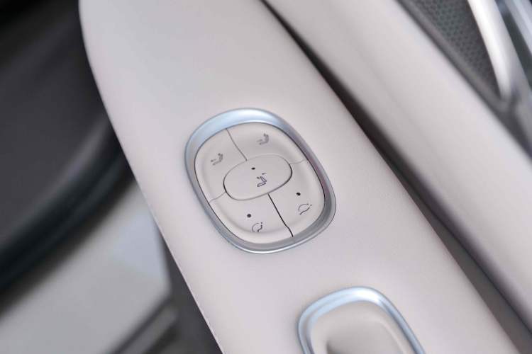 Used IM LS7 2024 90 kWh Max Elite Rear-Drive Version Interior 9