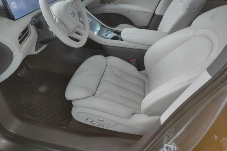 Used IM LS7 2025 New Edition Ultra Left Front Seat