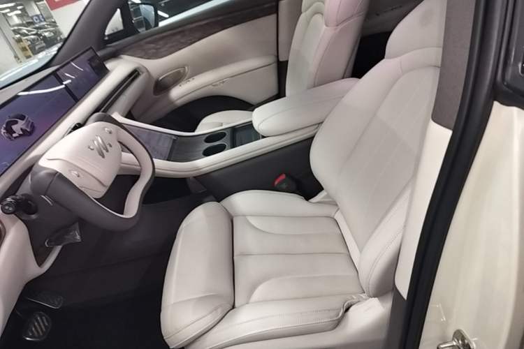 Used IM LS7 2025 New Edition Ultra Left Front Seat