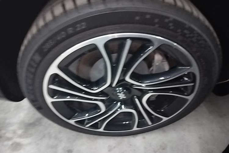 Used IM LS7 2025 New Edition Ultra Right Rear Wheel Hub