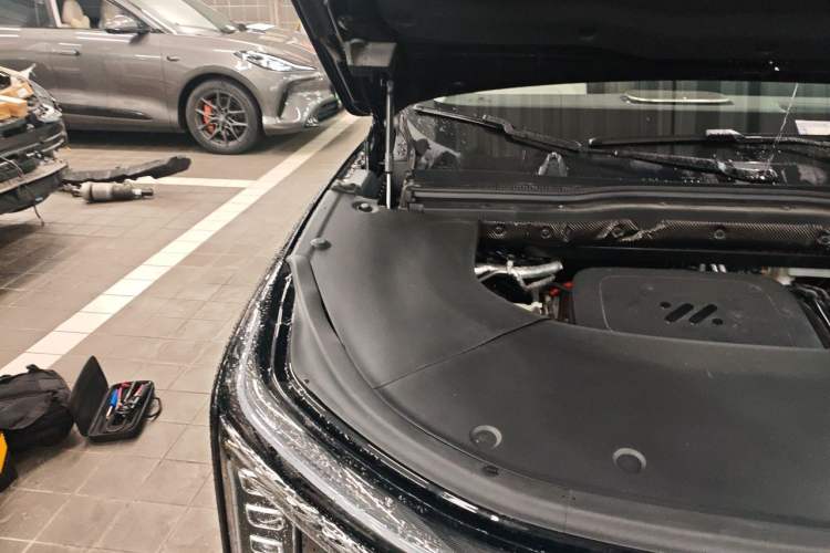 Used IM LS9 2026 Model 52 Ultra Engine Bay Right
