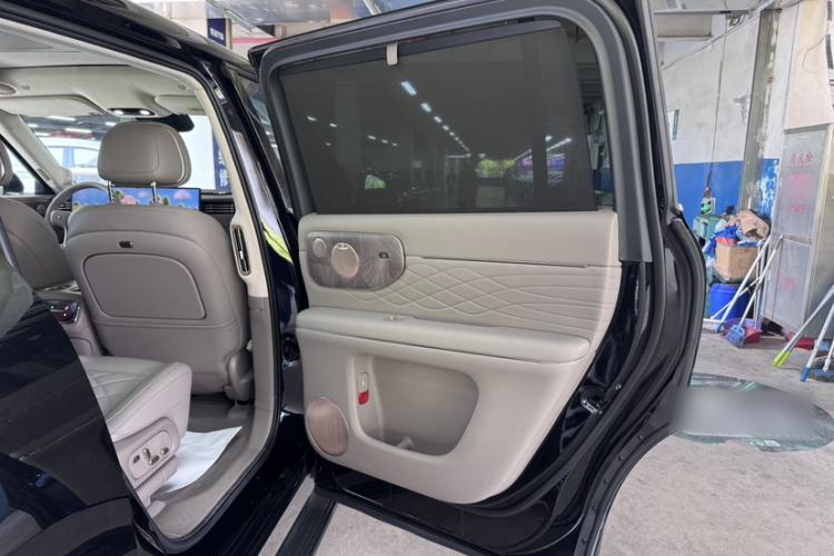 Used IM LS9 2026 Model 66 Ultra Interior 12